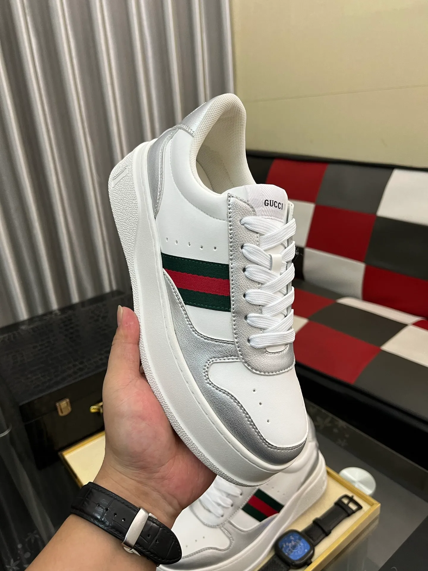 Men's Men's Shoes💰: 380⌚️⌚️[GUCCI] Gucci men's latest white shoe series casual shoes! The official website is built 1:1. Upper: Made of imported cowhide, with electric embroidery ➕Inner lining: Made of high-quality first-layer pigskin, soft and comfortable. Picky material selection and exquisite workmanship give you the best enjoyment. Size: 38-444️⃣Colors available